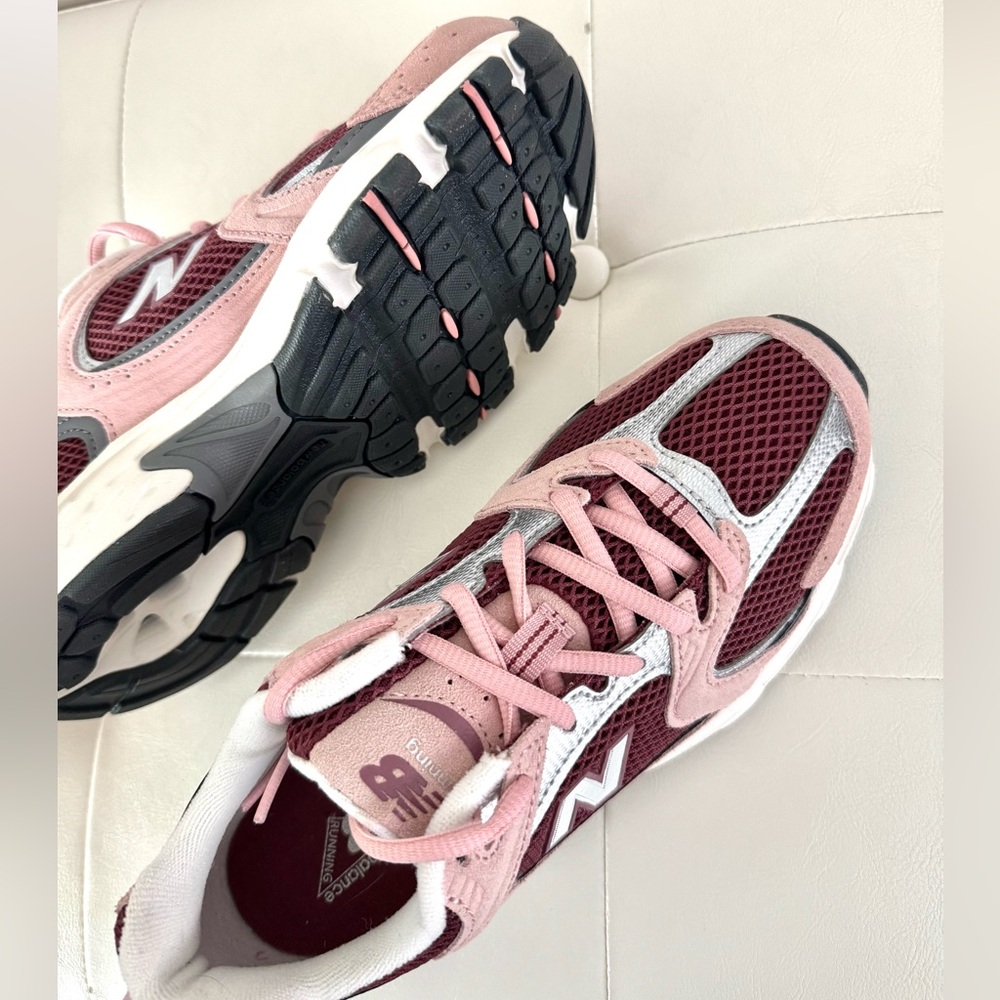 New Balance 530 Women's Burgundy and Pink Sneakers - Picture 3 of 8